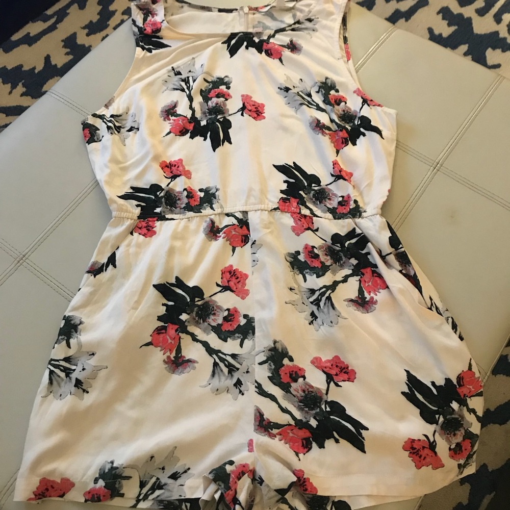 BB Dakota -worn once ! romper size large - Picture 3 of 7